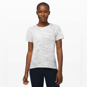 Lululemon Make Miles Count Short Sleeve tee women’s size 6 gray